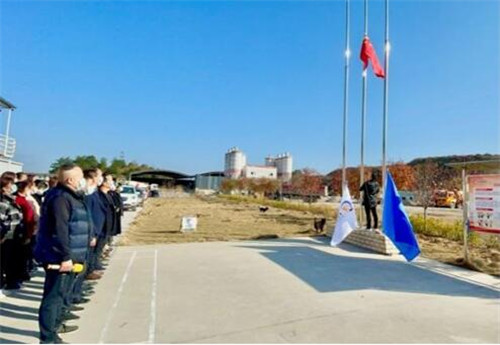 市古鎮(zhèn)混凝土公司舉行迎新年升旗儀式