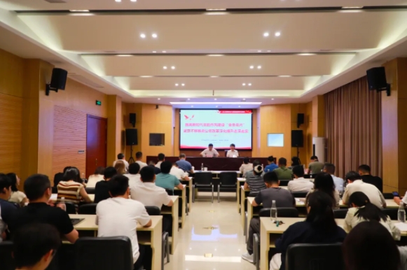市古鎮(zhèn)投資公司黨委開展深入貫徹中央八項規(guī)定精神學(xué)習(xí)教育專題黨課